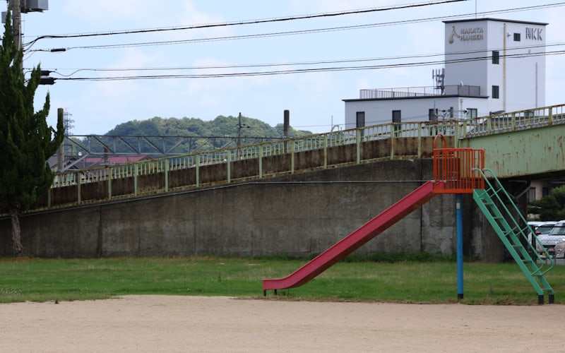公園のすべり台